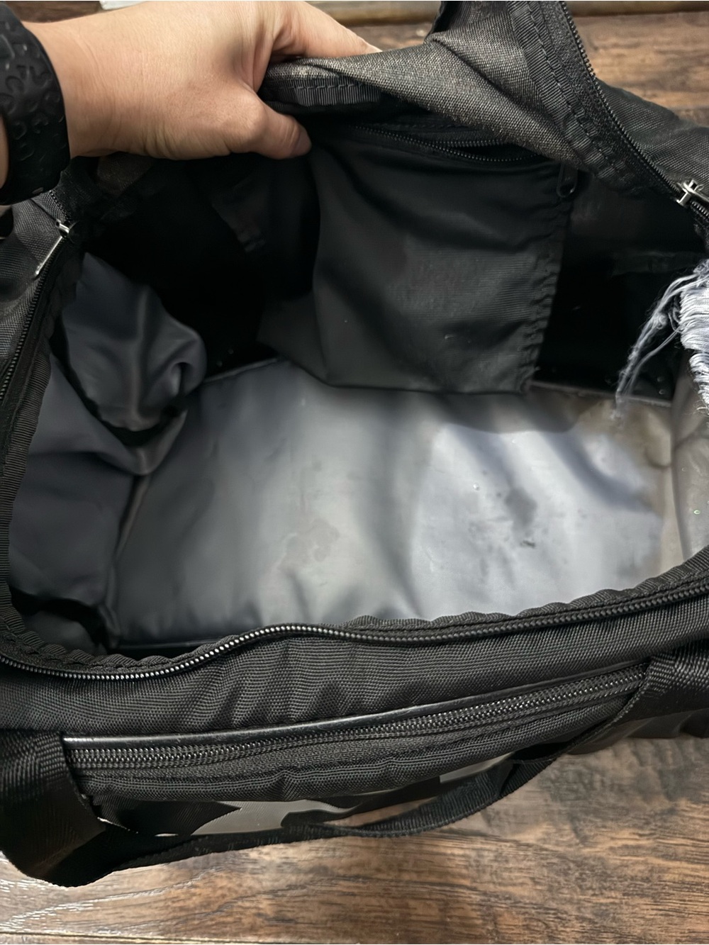 Under Armour Black Travel Duffel - Picture 5 of 7